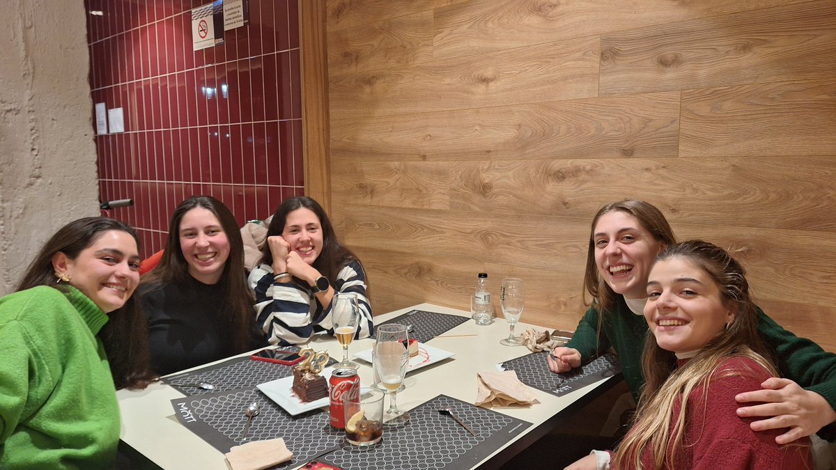 ¡Bienvenidos a la casa de los #MOTTmentos especiales!
Estamos encantados de recibir a todo tu grupo de amigos para compartir #MOTTmentos inolvidables.
En MOTT, creamos conexiones genuinas y risas contagiosas.
¡Prepárate para vivir experiencias únicas juntos! 🎉

#zaragoza