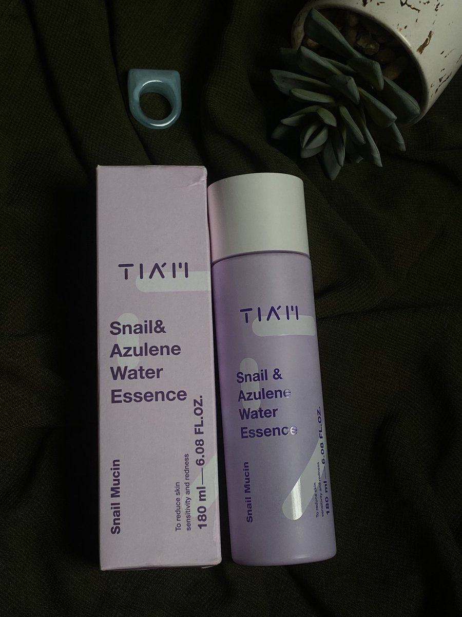skinindulgence1's tweet photo. Tiam Snail and Azulene Water Essence 180ML is formulated with 87% snail secretion filtrate and azulene extracted from chamomile to soothe irritated skin and leave it moisturized. – Prevents moisture loss and restores skin balance. – Alcohol-free.
🏷️12,000 https://t.co/4WjaXtC643