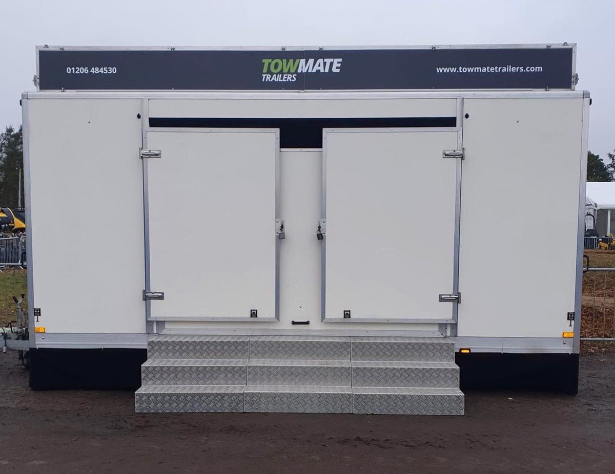 Towmate we’re at the Doe Show this week with one of our most popular set ups - a 5m event trailer (ref T108), with the standard internal and external furniture pack. 

#eventhire #exhibition #outdoorevents #doeshow