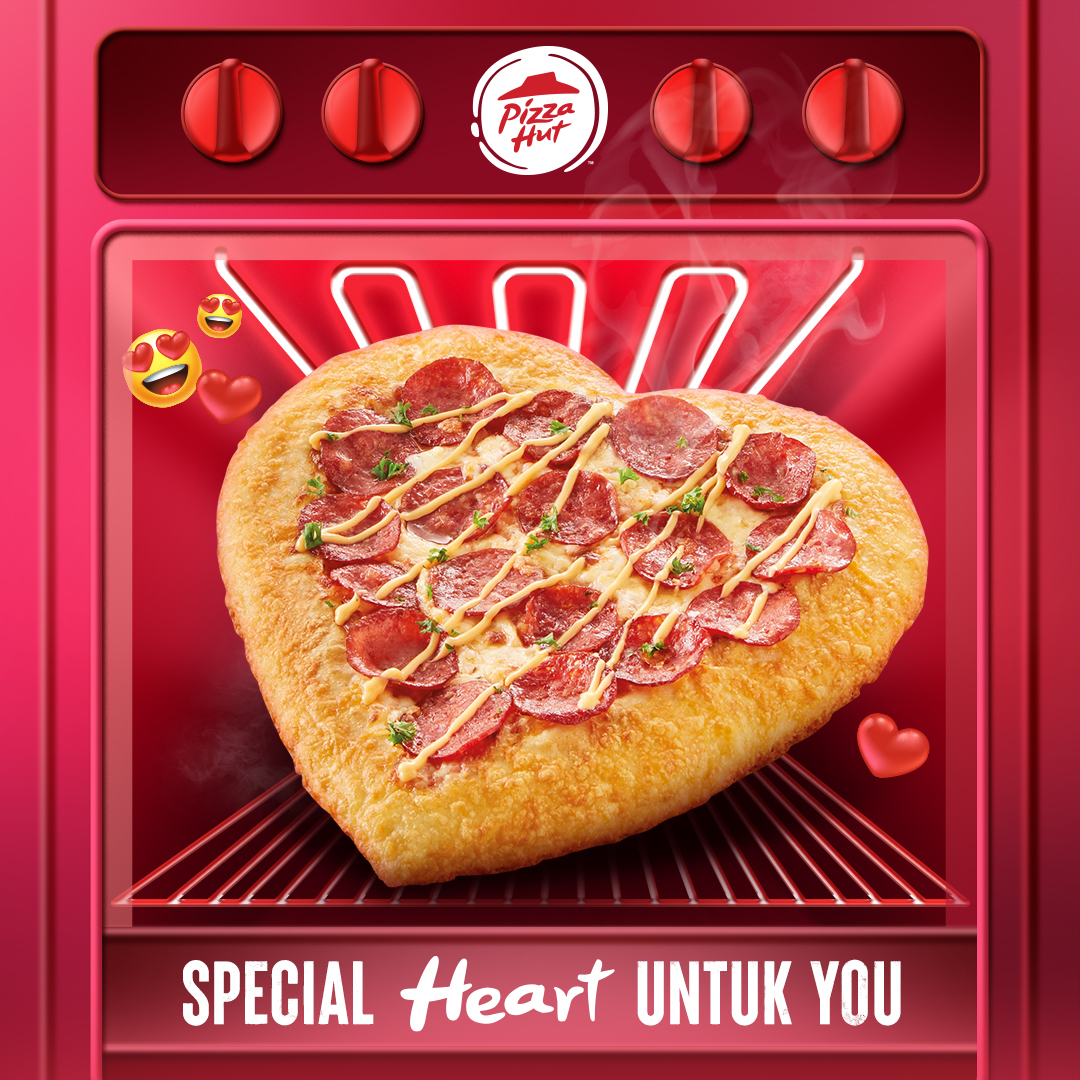 Sebab we sayang you guys so much, we baked this special Pizza Heart! 😍Skrg you boleh share this Heart with all your sayangs too 🩷 #PizzaHutMalaysia #PizzaHeart #MyHeartBox #SayangBetterTogether🥰🥰🥰🥰🥰🥰🥰