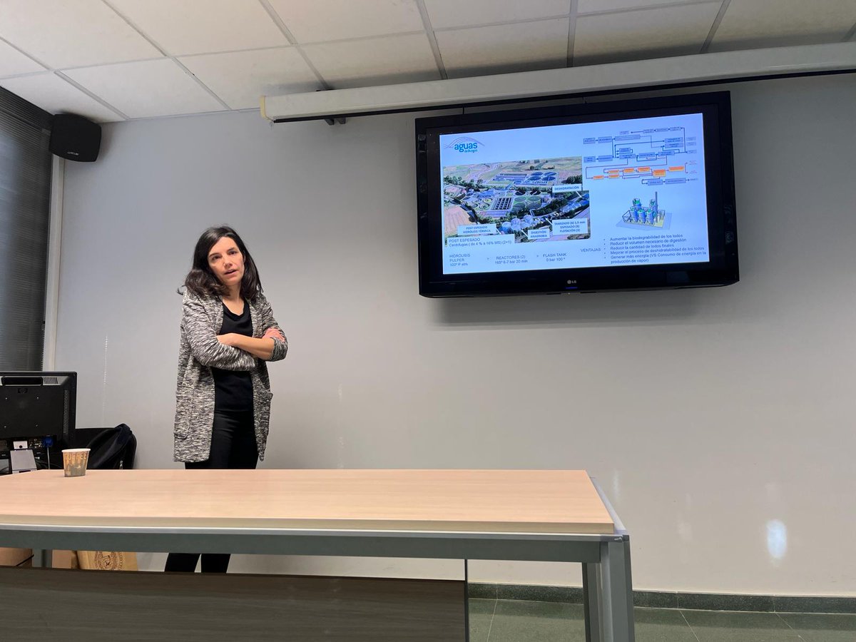 caminos_cyl's tweet photo. [#visitatécnica] Míriam Fernández Lara, Directora Técnica de Aguas de Burgos, muestra las instalaciones de la EDAR de Burgos https://t.co/jVOMaXnjeF