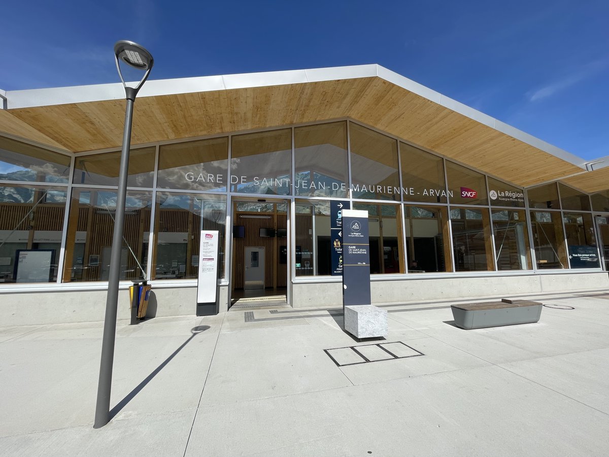 Altibus's tweet image. 👉 Descendez à la gare de Saint-Jean-de-Maurienne - Arvan 🚈, votre navette vous attend en gare routière 🚌

❄️ Stations de ski desservies : @albiez_officiel @LesKarellis @LesSybelles Les Bottières @LaToussuire  Le Corbier @stsorlindarves @saintjeandarves