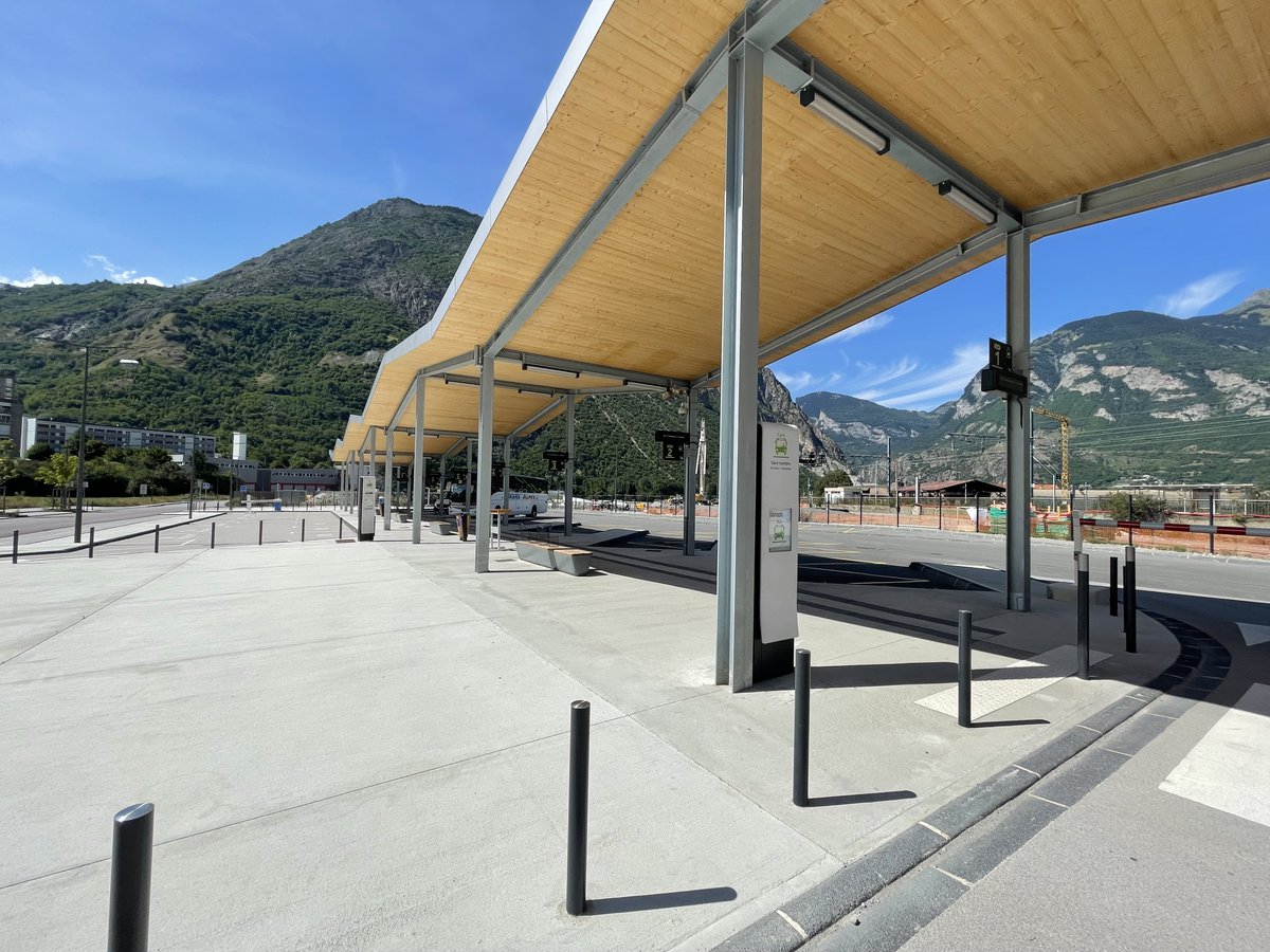 Altibus's tweet image. 👉 Descendez à la gare de Saint-Jean-de-Maurienne - Arvan 🚈, votre navette vous attend en gare routière 🚌

❄️ Stations de ski desservies : @albiez_officiel @LesKarellis @LesSybelles Les Bottières @LaToussuire  Le Corbier @stsorlindarves @saintjeandarves