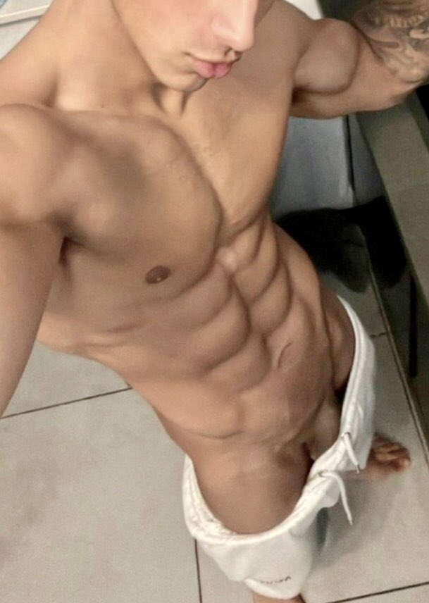 tjskyloft7953's tweet photo. Have a good day, everyone! Cheers! ☀️💪🏼🤩 https://t.co/FjDUhW8CZH