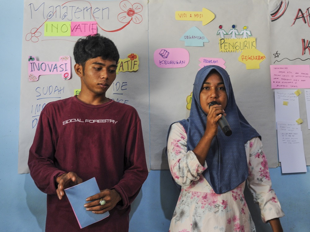 📣 News from our member project in #Indonesia!

The project supports smallholder groups to rehabilitate forest areas through social forestry. Now, the groups have learned how to monitor plant growth and received training in organisational management.

 👉forumpalmoel.org/mitgliederproj…