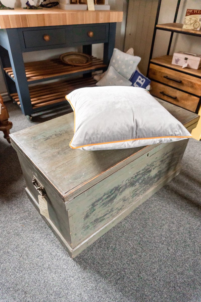 You'll often find a range of unique individual #Storage boxes throughout our showrooms, currently including this distressed blue painted #Antique Carpenters Chest with removable internal trays - a good size for use as a coffee table, storage or both!

earshamhomefurnishings.co.uk/product-page/a…
