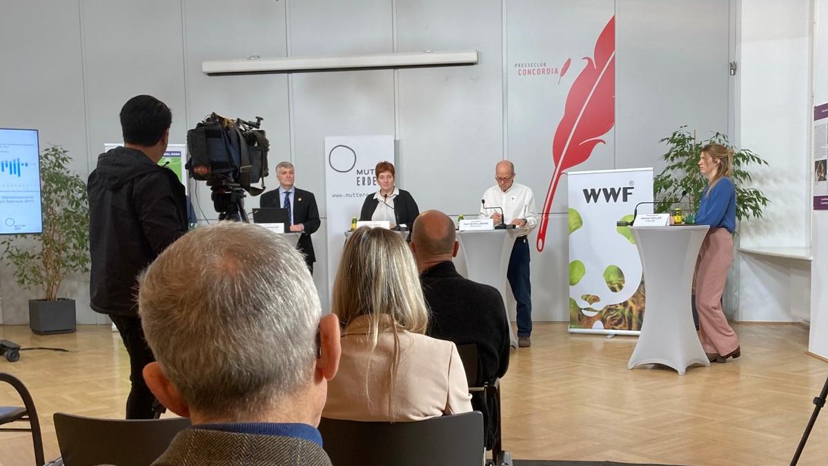 Institute for Ecological Economics Vienna (@ecologicalecon) on Twitter photo Ein klimaneutrales Österreich bis 2040❓
Ja, das ist möglich!
Die neue Studie vom <a href="/wegenercenter/">Wegener Center for Climate and Global Change</a> und dem WU-Institut <a href="/EcologicalEcon/">Institute for Ecological Economics Vienna</a> mit verschiedene Szenarien wurde gestern präsentiert.
Mehr Infos dazu hier 👇
muttererde.at/studien/?gclid… Ein klimaneutrales Österreich bis 2040❓
Ja, das ist möglich!
Die neue Studie vom <a href="/wegenercenter/">Wegener Center for Climate and Global Change</a> und dem WU-Institut <a href="/EcologicalEcon/">Institute for Ecological Economics Vienna</a> mit verschiedene Szenarien wurde gestern präsentiert.
Mehr Infos dazu hier 👇
muttererde.at/studien/?gclid…
