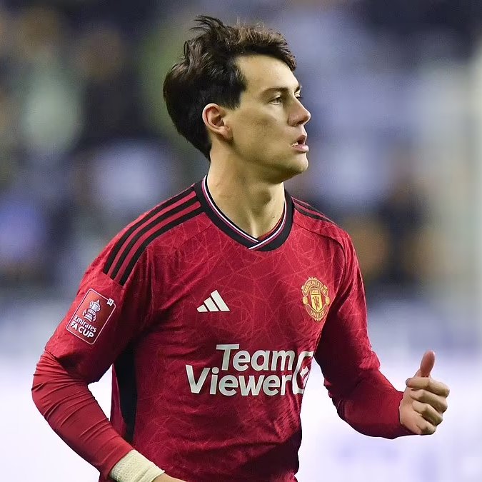 Facundo Pellistri has completed his loan move to Granada  until the end of the season.