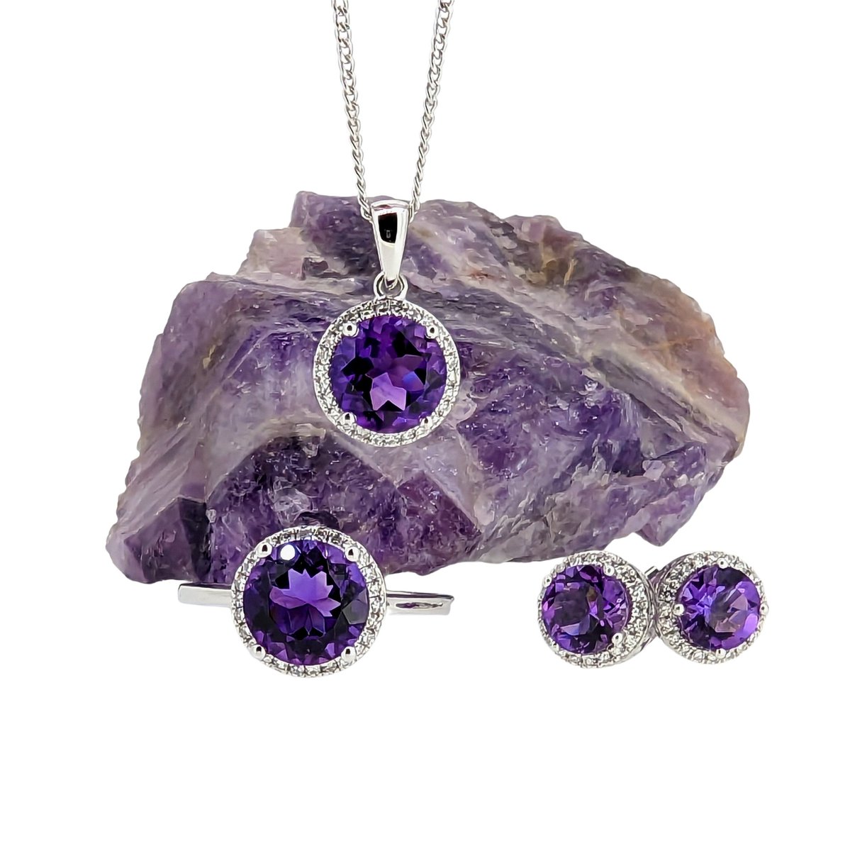 Amethyst is the Birthstone for February & makes a perfect gift for your Valentine love. 

Having a long history with religion, Amethyst is mentioned in the book of Exodus & is traditionally found in a Bishop's Episcopal ring. 

#amethyst #februarybirthstone #sbs #firsttmaster