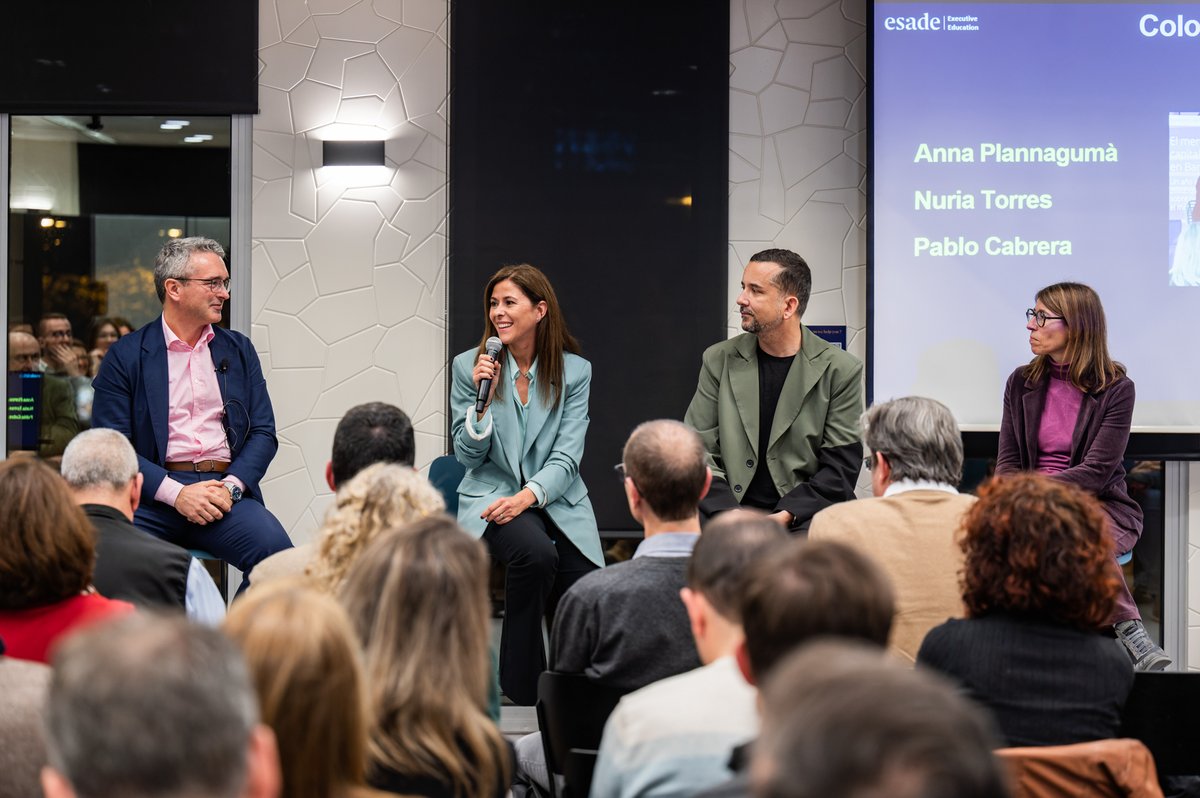 EsadeExecEd's tweet photo. ¡Encuentro único! 🤝 #EsadeExecEd y @EsadeAlumni reunimos por 1.ª vez a ex y actuales alumnos del #EsadePMD en Barcelona. Un evento que no solo revivió la experiencia, sino que inició un foro para compartir visiones y retos futuros. Además, agradecemos a Alex López, influencer en marca personal y AI Selling, por su enriquecedora y valiosa masterclass. ¡Gracias a todos los asistentes! #SoyEsadePMD