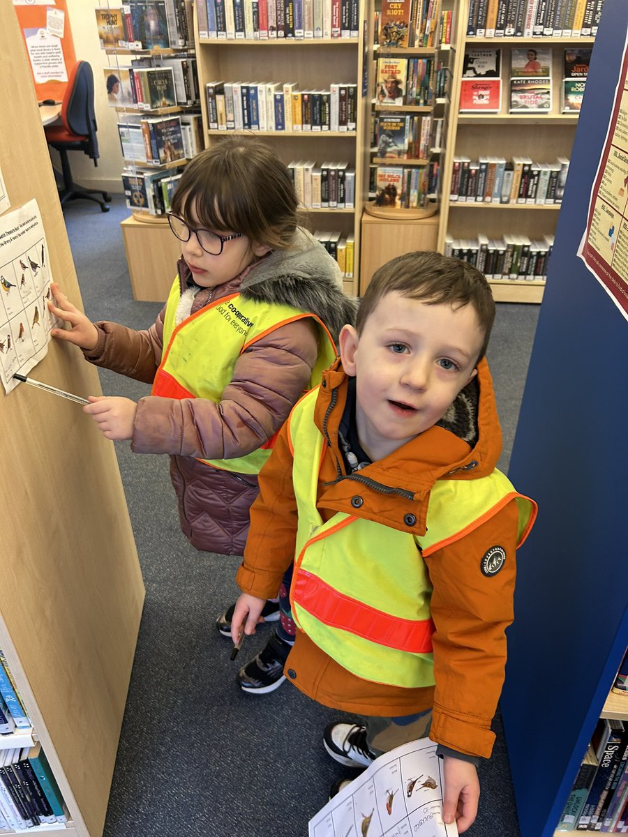 antonineps_nurs's tweet photo. Very engaged in a bird treasure hunt today at our local library! Children working together to find all the different birds! Lots of number recognition too! “10, a 1 and a 0” F #falkirklibraries https://t.co/3gdZ177Vzd