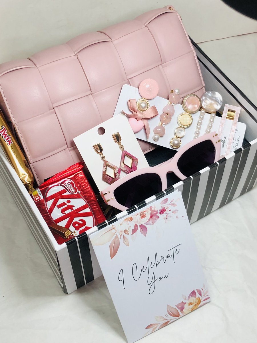 thefinelot's tweet photo. Welcome to the month of celebrating love.
Get this package for your person at only 185k
Whatsapp 0784612417 to order.
#TheFineLot #giftideasuganda #icelebrateyou #aesthatic #pinkvalentines #pinkaesthethic #pinkgiftideas #countdowntovalentinesday #lovelove #lovemonth https://t.co/PKDDKubkz4