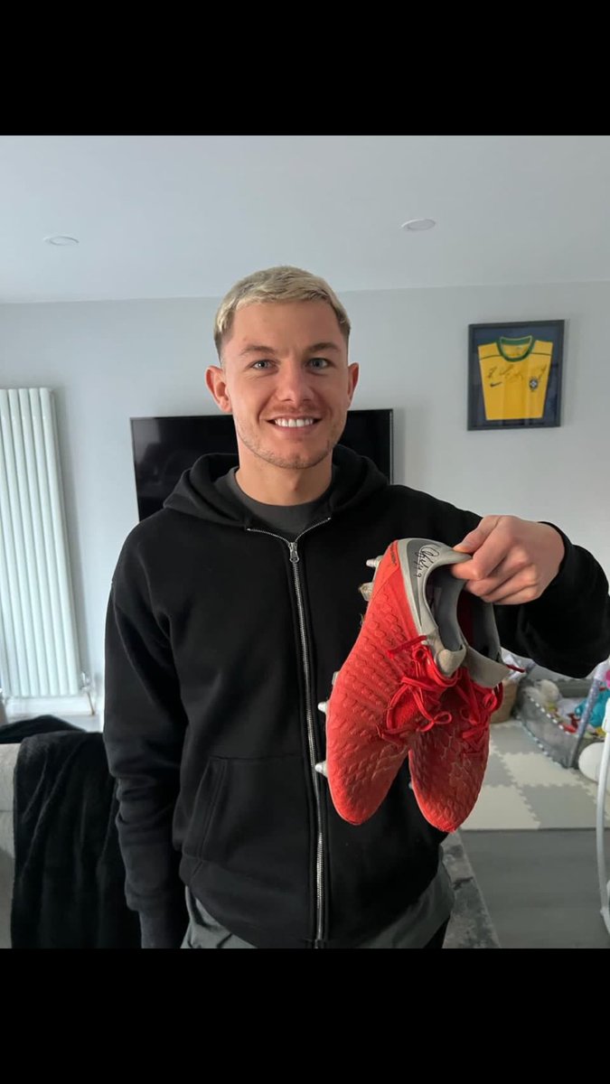 Delighted to offer for auction this incredible pair of boots. Worn and signed by @SalfordCityFC striker @Callum_Hendry Funds raised from the auction will be used to support children at grassroots level. Bid in replies Auction ends 03/02 at 12PM