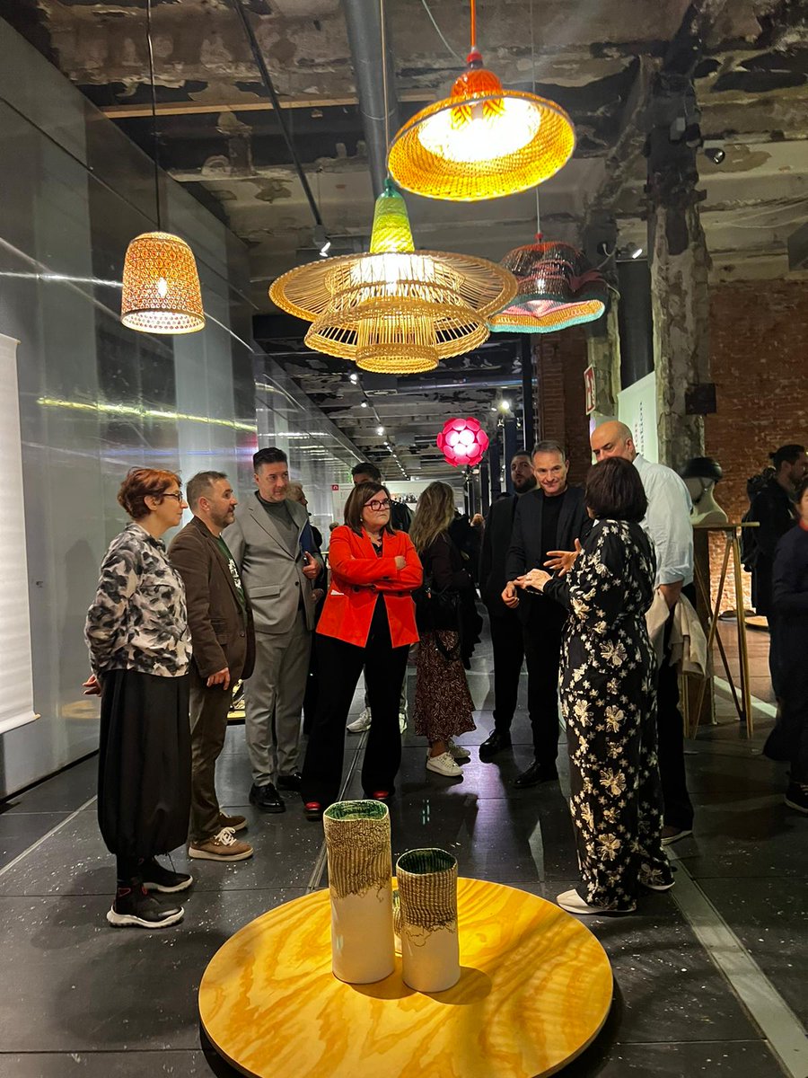 Foro_READ's tweet photo. Compartimos algunas fotos de la inauguración de la exposición #FSWD en @mataderomadrid. ¡Todo un éxito!😉Y te recordamos que puedes inscribirte en la primera actividad paralela que arranca con el taller “Mostrar retícula base” a cargo de @GraficasEnNegro: https://t.co/EUaYlrWEme https://t.co/d98aeAftvQ