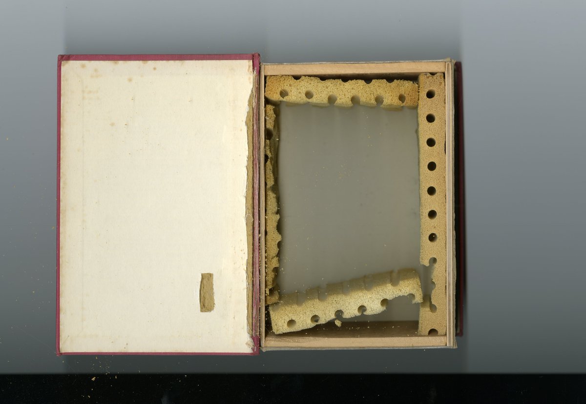 Explore Your Archives for February is #EYAsecrets So here is a book hollowed out to hide a transistor #radio when they were banned
@RadleyCollege
@RadleianSociety
@SchoolArchives1 @explorearchives