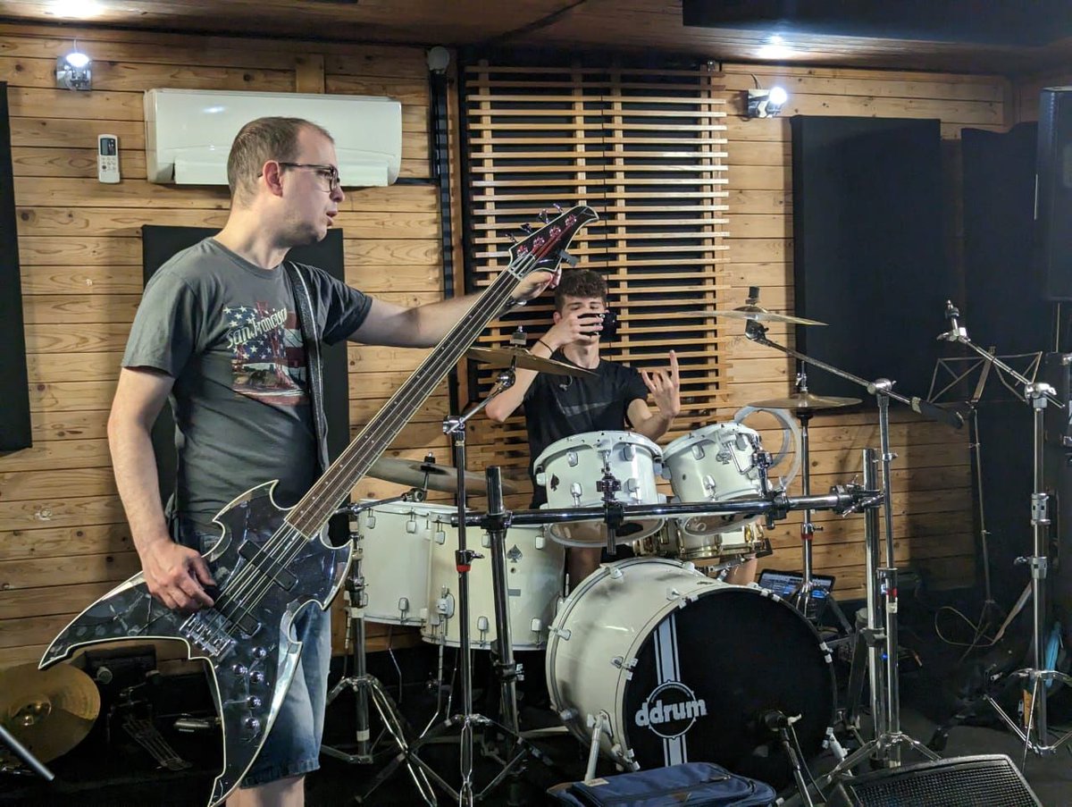 🐉🔥 Our first band rehearsals in Piemonte last summer were a blast! We're all about the music, whether it's crazy hot or freezing. Lots of laughs shared dreams, and real, sweaty rehearsals – keeping it messy and real! #BandLife #musicstudio #metalmusic #powermetal #foryou 🤘
