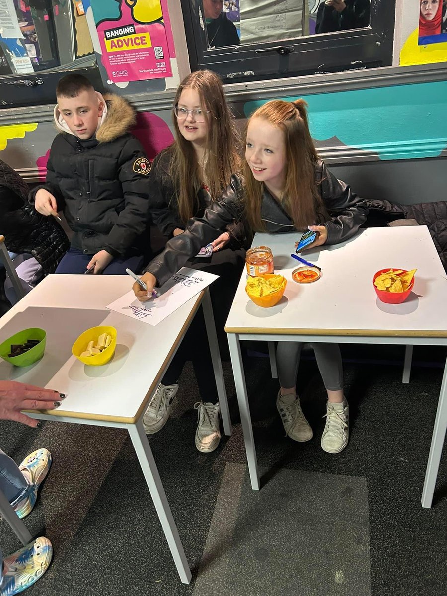 SilxTeen's tweet photo. The young people had a debate about the pros and cons of social media in our session last night! Some great points brought to the discussion! #onlinesafety #raisingawareness #socialmedia #informaleducation #youthworkideas https://t.co/JUf94Al6jk