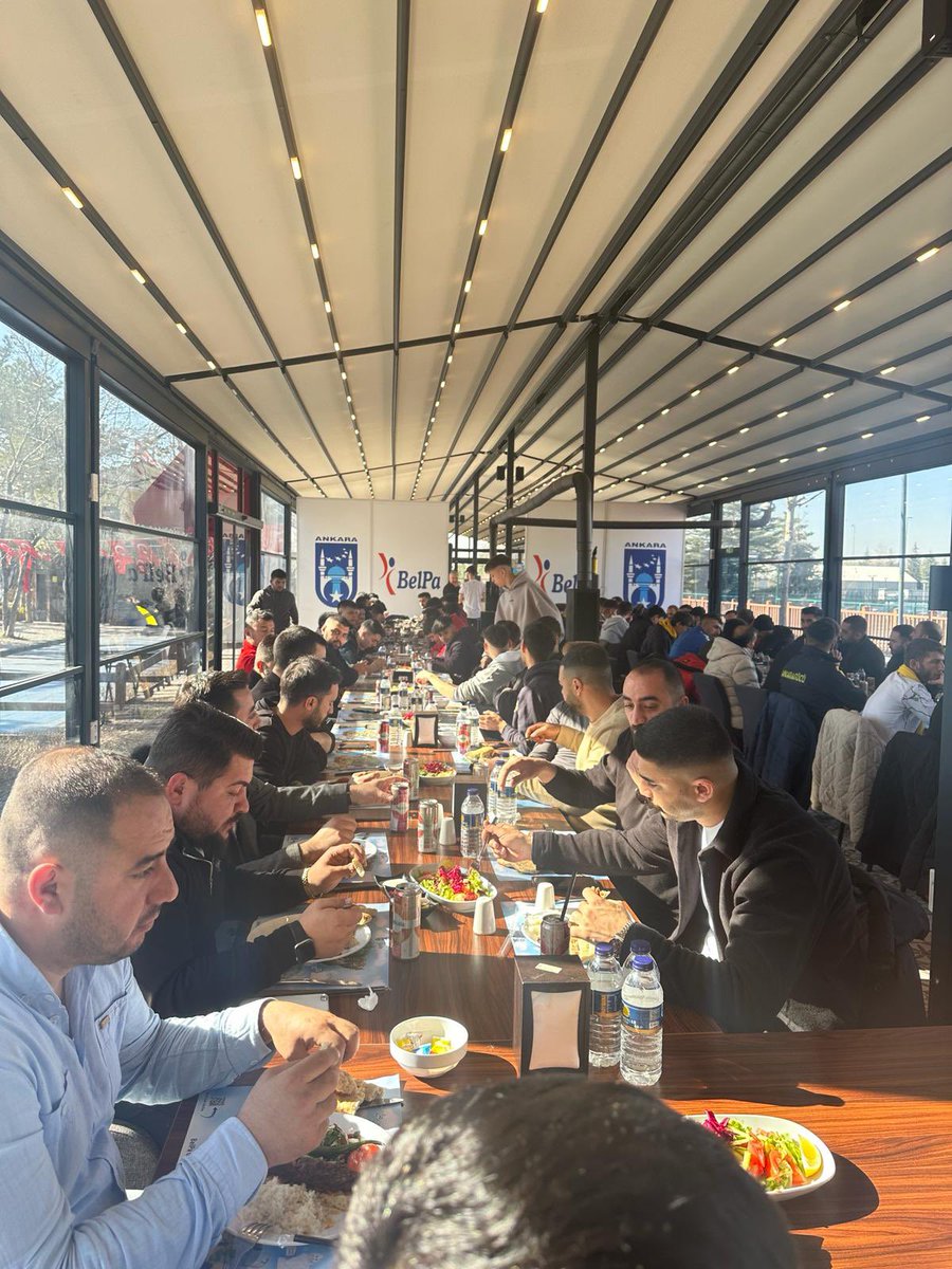 Bugün Ankara’nın Asırlık Çınarı İmalat-ı Harbiye'nin, Ankaragücü’nün güçlü taraftar guruplarından Bekar Evi Çocukları Derneği’nin değerli üyeleriyle buluşma fırsatı bulduk. Gösterilen ilgiden ve desteklerinden dolayı kendilerine çok teşekkür ediyorum.