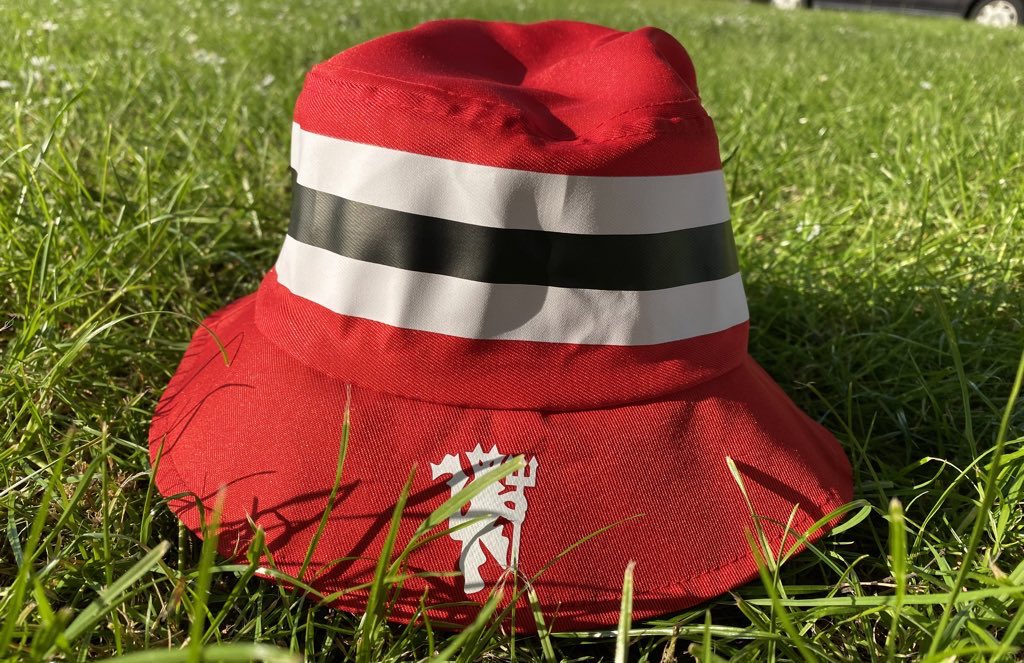 🚨 KATH GIVEAWAY. 

Tidying my dusty drawers and came across another one of these beauties.

RT for a chance to win it, must be following to you pests. Will pick a winner on Monday 🇾🇪