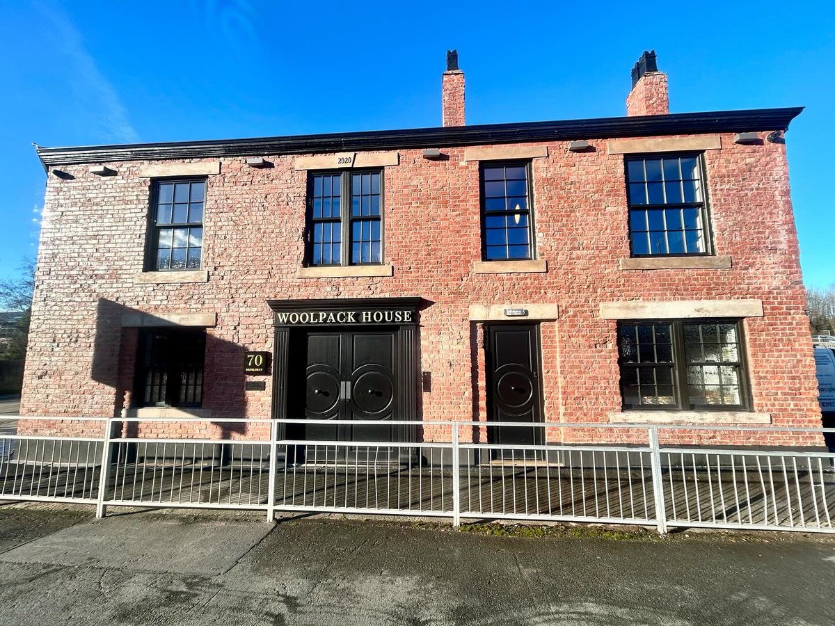 titanwindowserv's tweet photo. A couple of commercial jobs this week in central Stockport. 💪😎
#titanwindowservices #commercial #windowcleaning #fasciaandsoffit #guttercleaning #centralstockport #stockport #woolpackhouse #waterloocourt #feeltheburn #workismygym #beastmode https://t.co/OlvPxncXhL