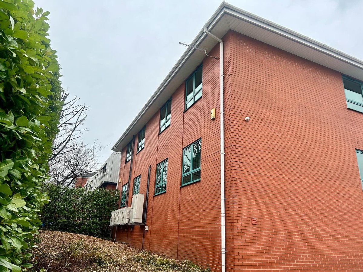 A couple of commercial jobs this week in central Stockport. 💪😎
#titanwindowservices #commercial #windowcleaning #fasciaandsoffit #guttercleaning #centralstockport #stockport #woolpackhouse #waterloocourt #feeltheburn #workismygym #beastmode