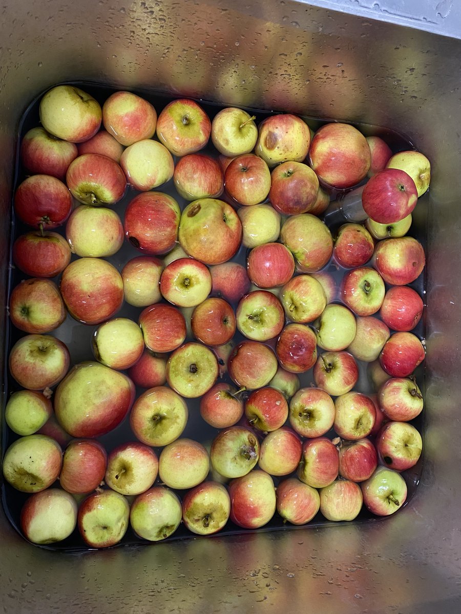 Samen met het Sociaal Innovatiefonds, een initiatief van <a href="/MinisterieSZW/">Ministerie van Sociale Zaken & Werkgelegenheid</a>, en <a href="/StichtingNLom/">Stichting Nederland Onderneemt Maatschappelijk!</a> bracht ik een bezoek aan <a href="/Yespersfood/">Yespers</a> die heel lekkere ontbijt- en snackproducten maken. 

Ondernemers Stefan Baecke en Joost Castenmiller zijn bezig om ons #voedselsysteem positief te