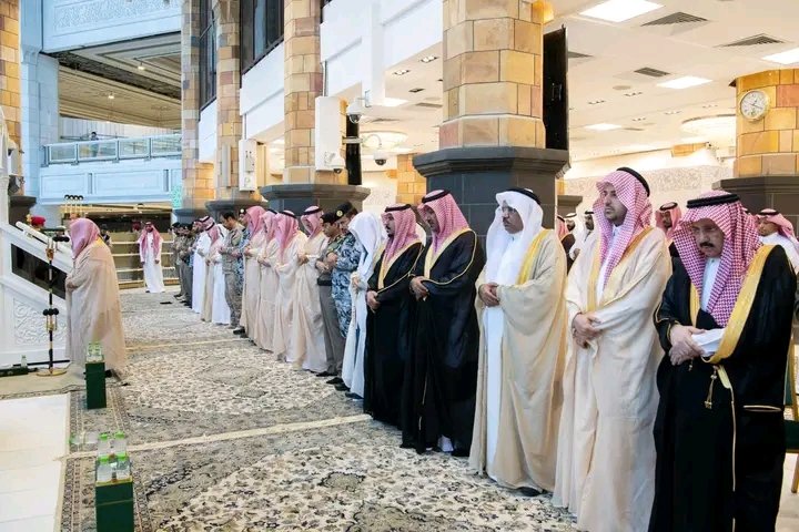 An gabatar da sallar rokon ruwa a Masalattan Harami a biranen Makka da Madina da ke kasar Saudi Arabiya. Allah yasa Mudache 🙏