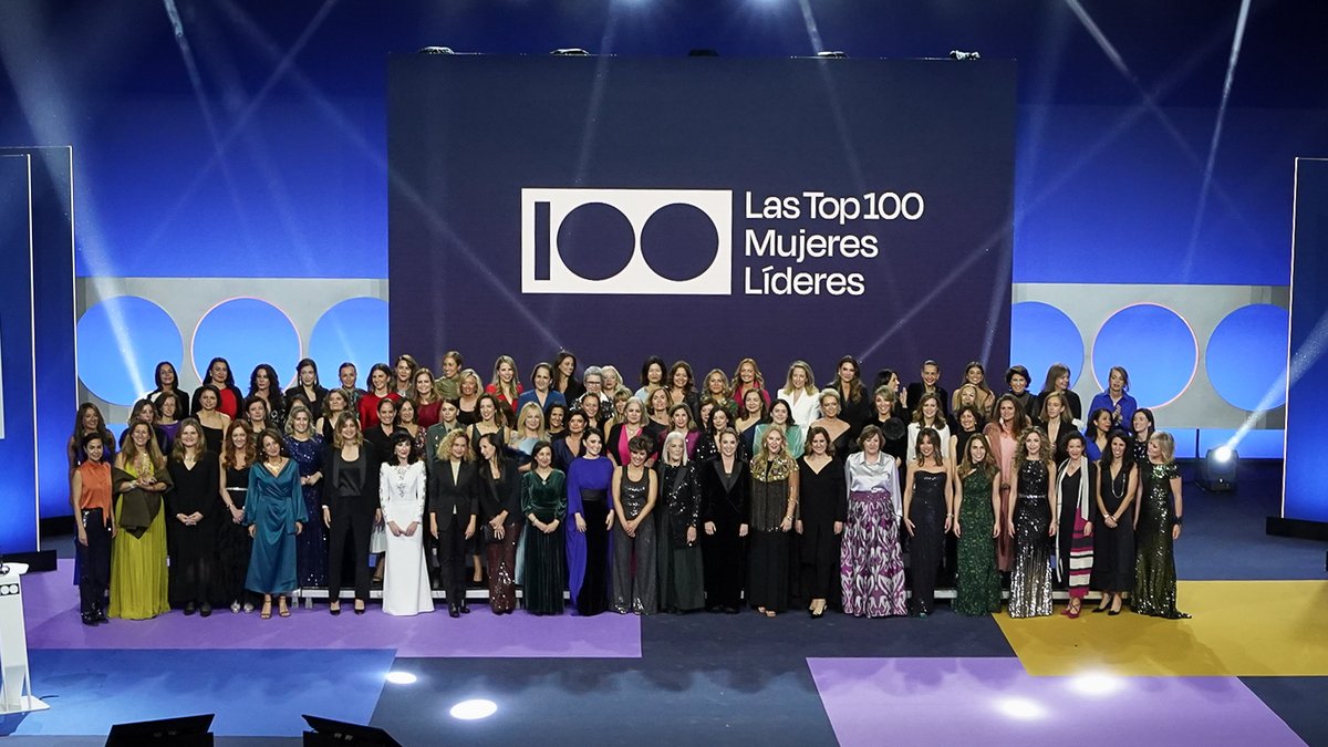 ¡Felicidades a Irene Teruel, alumni de E-5 en @ICADE_Derecho, por ser una de las 'Top 10 Mujeres en el Exterior' en la XI Edición de 'Las Top 100 Mujeres en España'! Líder en Nowports, su éxito trasciende fronteras, elevando el valor de España. ¡Enhorabuena, Irene! 👏👏
