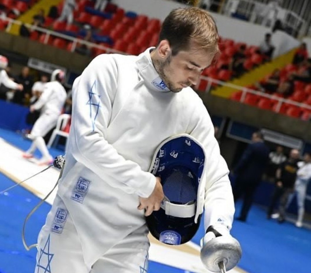 EretzSport's tweet photo. 🤺 L'épéiste israélien Yuval Freilich 🇮🇱 a réalisé l'exploit de décrocher la médaille d'or 🥇 au Grand Chelem de Doha 🇶🇦 hier.
L'hymne israélien a retentit dans la capitale du principal sponsor mondial du Hamas, pour notre plus grand plaisir ! https://t.co/ccjmgSR0WU https://t.co/7l8ZSqIvSv