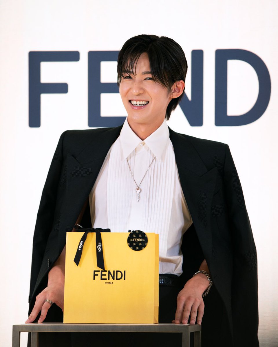 Man 目黒蓮　めめmeme スノーマン　FENDIアンバサダー　記念 Snow Man 目黒蓮がフェンディ初のジャパンメンズブランド