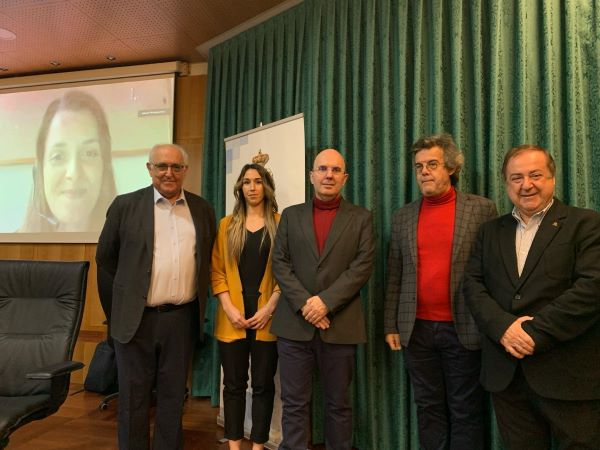 “Hay que acercar la inteligencia artificial a los alumnos para que sepan cómo funciona”, <a href="/PabloMartinPi/">Pablo π</a>, profesor de matemáticas, <a href="/Socylem_cyl/">@socylem_cyl</a> 

rac.es/noticias/257/