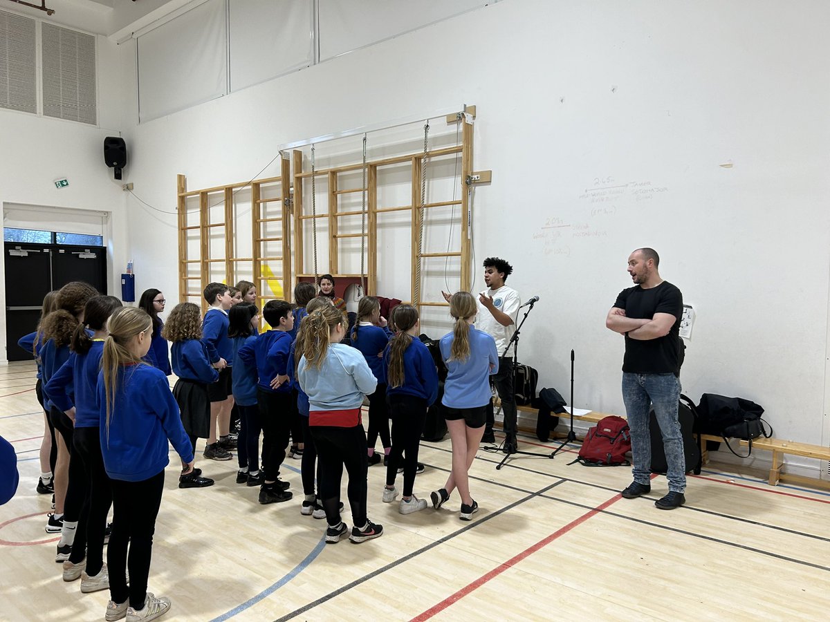 YMIBorders's tweet image. What a fantastic afternoon we all had at Broomlands Primary School yesterday with our amazing YMI tutors and @_Tinderbox delivering a Rap/Hip Hop workshop! The children were a credit to their school! Super engagement &amp;amp; creativity! @CreativeScots #ymusicmatters @SBCEducation1