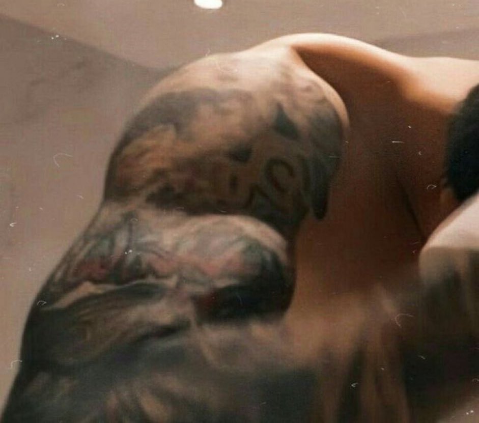 JeonEsHi97's tweet photo. one headlock with those arms and I will ascend to heaven https://t.co/FW9K69vfRd