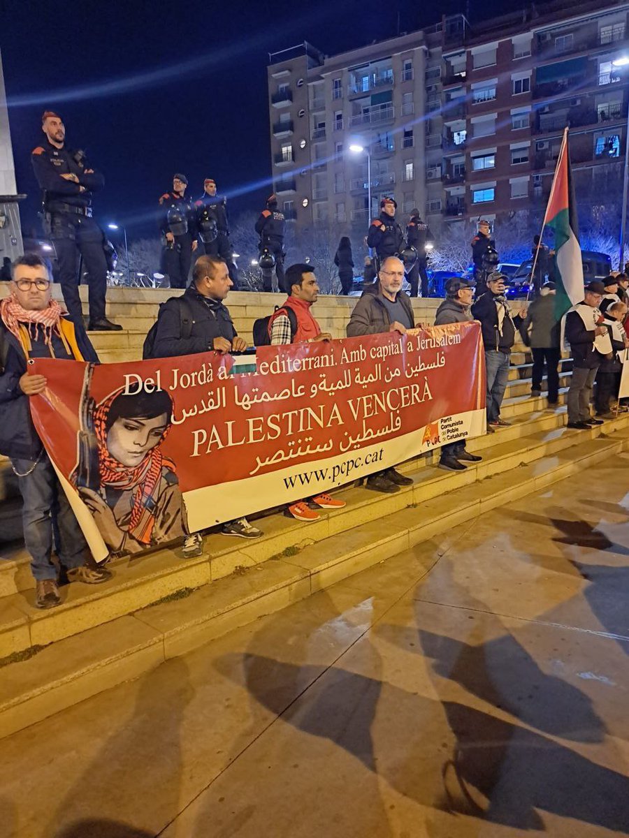 Concentració del PCPC davant el Palau Olímpic de Badalona abans del partit Joventut - Hapoel Tel Aviv
Palestina lliure, no al genocidi.
#pcpc
#nogenocideingaza