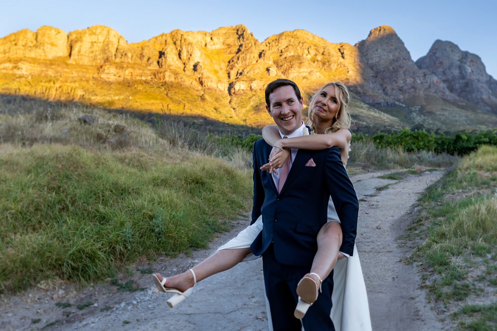 My oh my but the western cape has some hidden gems.   Opstale Estate wedding venue in the Slanghoek Valley is one of them.  Check out our latest blog to see what we mean!
👇
expressionsphoto.co.za/opstal-estate-…
📸
#capetownweddings
#capetownweddingvenues
#capetownweddingphotographers