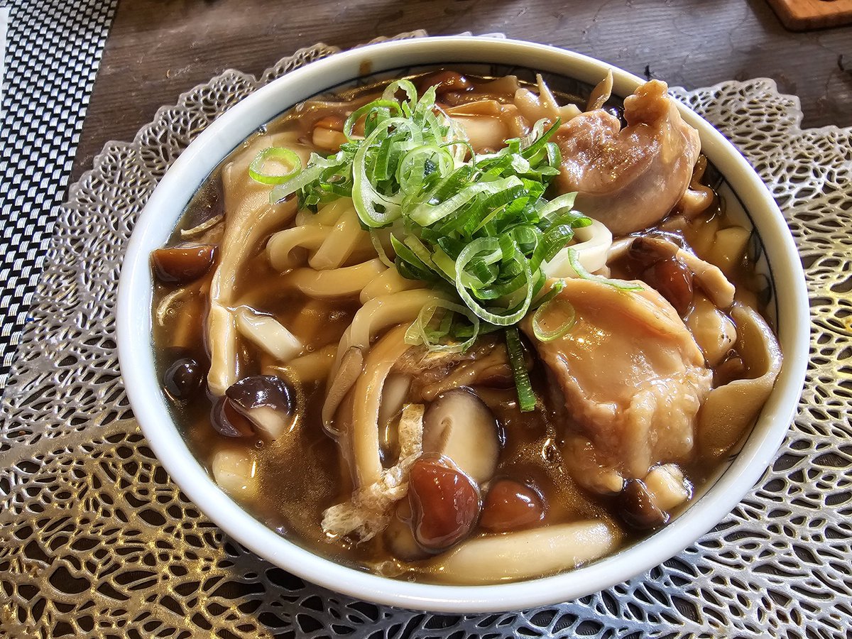 y_a1236's tweet photo. 最近料理の腕が上がってるのを実感するお昼に作った4種のきのこあんかけうどん https://t.co/wslHdVDfE6