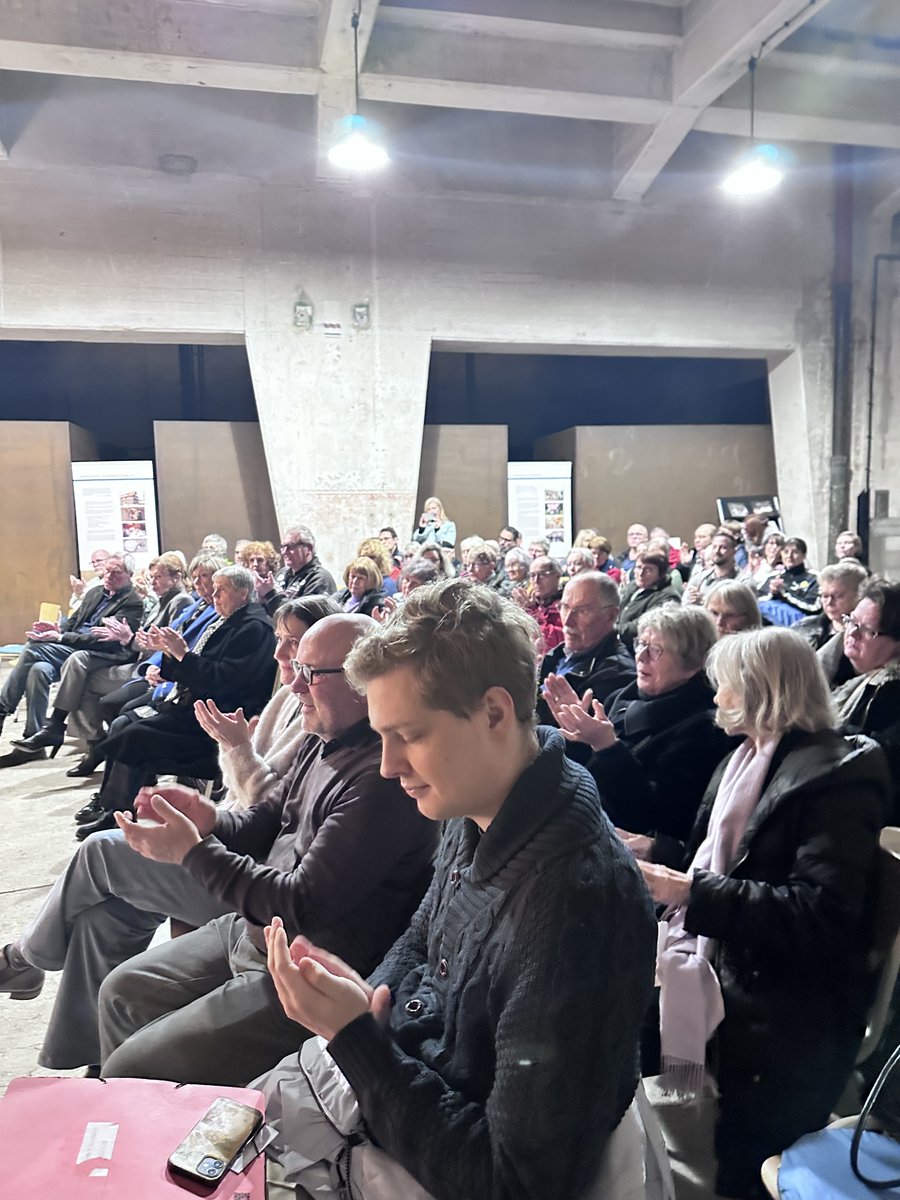 Es war eine beeindruckende Veranstaltung zum #Holocaustgedenktag. Die Inszenierung von Gregor Praml &amp;  Monika Held vermittelte die Geschichte der Überlebenden authentisch. Ebenfalls bemerkenswert: unsere FSJlerin Wanda Lang die eine tolle Rede vorgetragen hat.  #Salzgitter