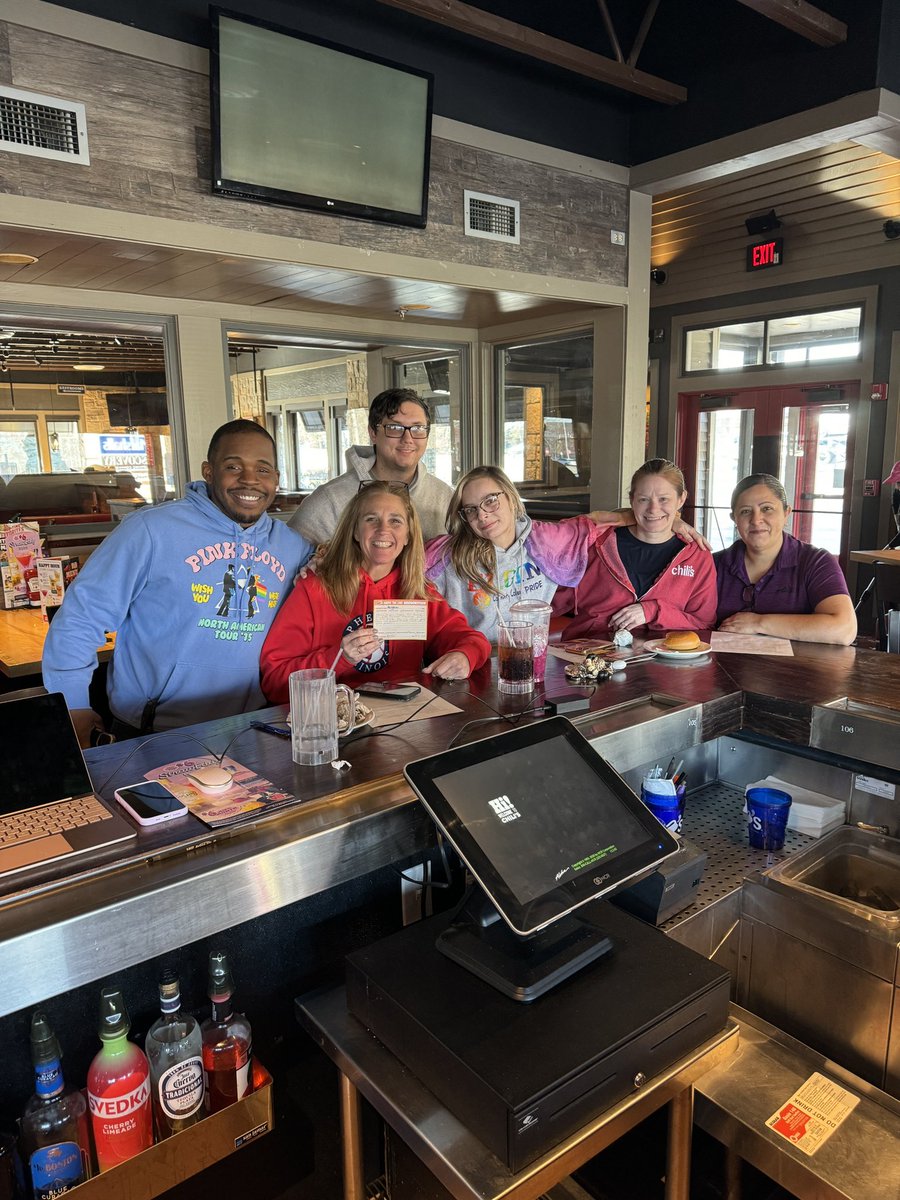 LukeFBrockman's tweet photo. @BethJernberg Awesome bar meeting this morning!  We talked about #chilisclean and what we can do to improve our guest experience to the max!  And we can’t forget about ATLs.  Nice work Meghan! @GumpMike @NicholasBPaxton @ckouzmanoff1 @Janlopez2201 @EricTom222 https://t.co/yzFJy2q302