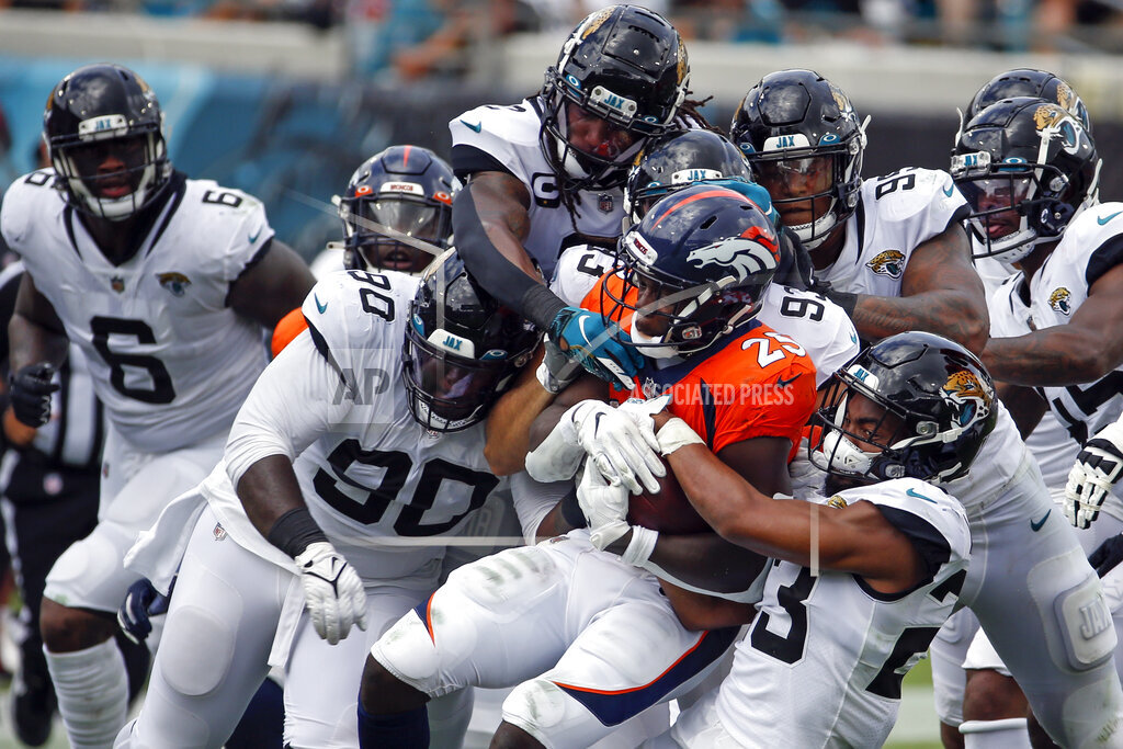 jaguars_mof's tweet photo. Jacksonville AP - The Jags shook off the Week 2 loss with a comeback 24-20 win in Denver. The defense gathered 5 sacks &amp; 1 INT as they leaned on the run as TLaw left with an injury. Coach is spending extra time on the wheel route defense soon. #DUUUVAL @MOFLeagues #MOFS75WK3 https://t.co/YbhCV3XwLD