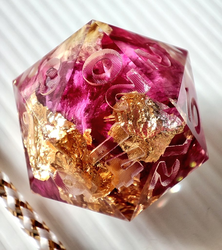 Finishing up these pretty shinies ♥️♥️✨