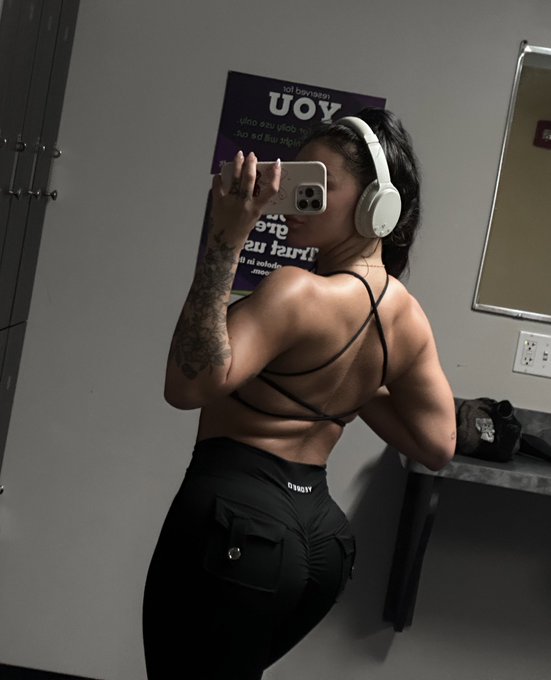 Muscle mommy in the streets. https://t.co/Yg1tO85rvU