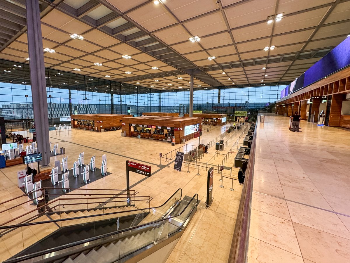 David from Simply Aviation tweet media