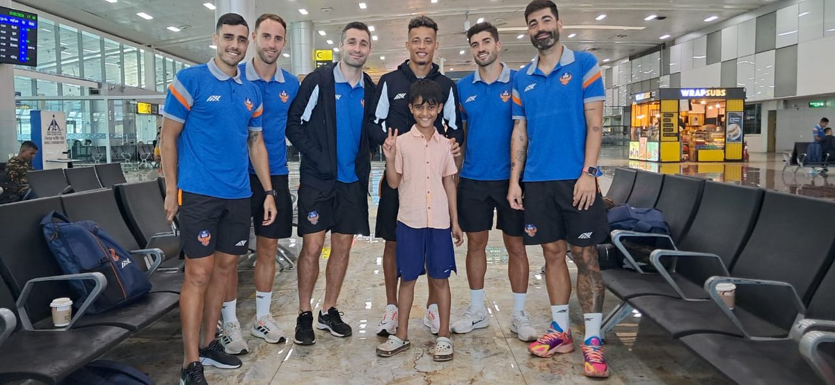 90minutesfc's tweet photo. Rudra Singh Duhan meets his favorite team FC Goa!๐ฅ๐ฏ๐๐ผ๐๐ป๐ฅ
.
.
.
.
#nmfc #nmfcacademy #weare90 #iamnmfc #makeitcount #DilshadGarden #AnybodyCanPlay #indianfootball #ISL10 #FCgoa #grassrootsfootball #CristianoRonaldo #DeadlineDay #TransferDeadlineDay #Mbappe #RealMadrid https://t.co/2OdGT3PU20