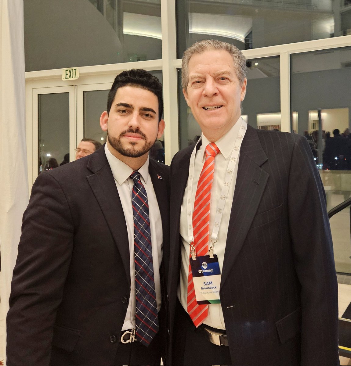 Conocí al Emb. <a href="/SamuelBrownback/">Sam Brownback</a> en el 2018 cuando era #IRF_Ambassador, como cubano hoy una vez más le agradecí su solidaridad con #Cuba y nuestro deseo de Libertad.

I met Amb. <a href="/SamuelBrownback/">Sam Brownback</a> in 2018 when he was #IRF_Ambassador, as a Cuban today I once again thanked him for his