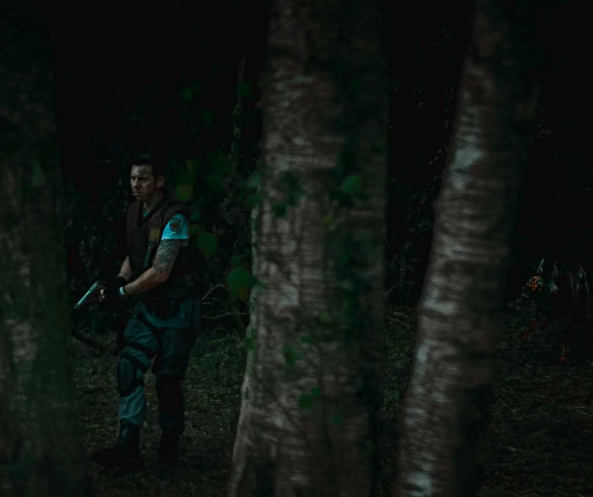 XenoMorpheus3's tweet photo. "It was Bravo Team's Helicopter. Nobody was in it. But strangely, most of the equipment was still there. However, we soon discovered why."
@re_games #residentevil #residentevilremake #residentevilcosplay #chrisredfield #STARS #STARScosplay #cosplay #raccooncity #rpd #REBHFun https://t.co/BlNctkSF3o