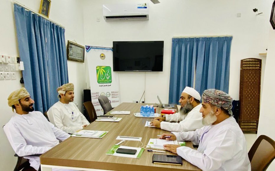 zakatsamail's tweet photo. شرف  اللجنة صباح يوم أمس الأربعاء وفد إداري من @ahliislamic والتقى بالإدارة التنفيذية في اللجنة كما حضر اللقاء ممثل عن مؤسسة سمائل الوقفية العامة @SPWF2023 ، اللقاء ناقش مجموعة من الأفكار والمواضيع التي تعزز التعاون في المجالات الخيرية والاستثمارية الوقفية ذات الاهتمام المشترك. https://t.co/WO7cpqnQkE