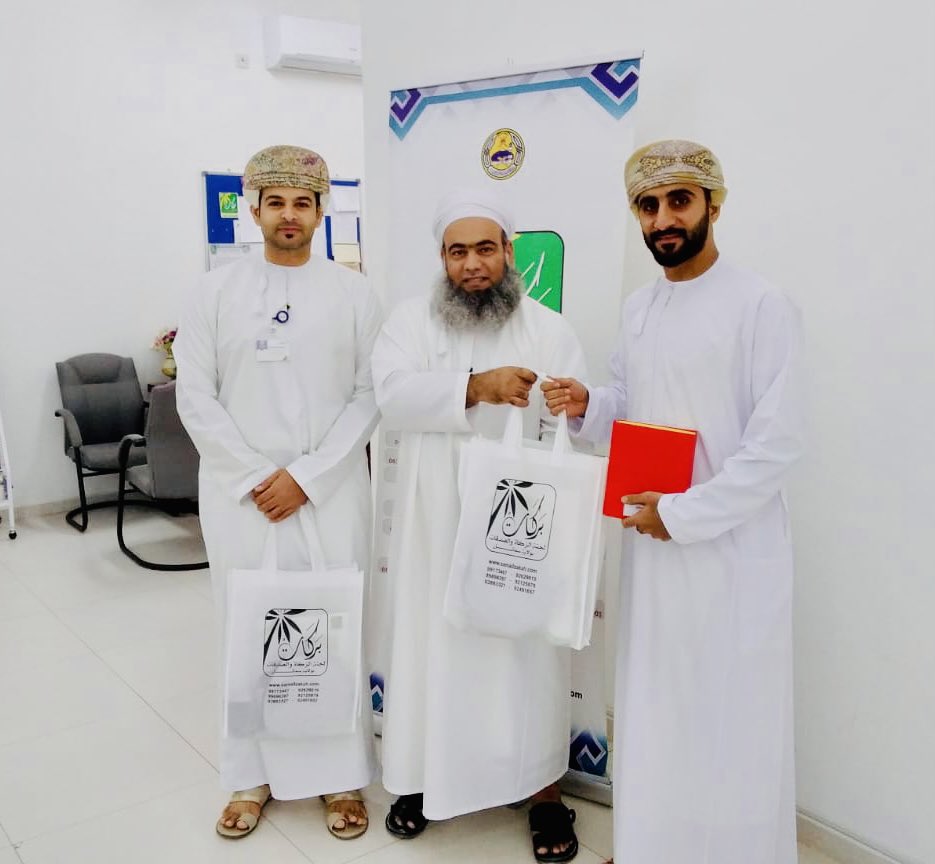 zakatsamail's tweet photo. شرف  اللجنة صباح يوم أمس الأربعاء وفد إداري من @ahliislamic والتقى بالإدارة التنفيذية في اللجنة كما حضر اللقاء ممثل عن مؤسسة سمائل الوقفية العامة @SPWF2023 ، اللقاء ناقش مجموعة من الأفكار والمواضيع التي تعزز التعاون في المجالات الخيرية والاستثمارية الوقفية ذات الاهتمام المشترك. https://t.co/WO7cpqnQkE