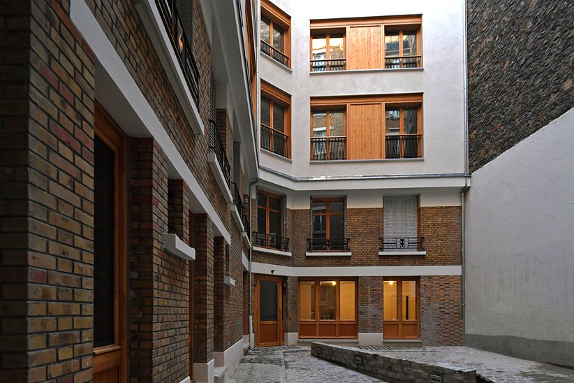 Paris_Habitat's tweet photo. 📸#JeudiPhoto : l'opération Petit Musc (4e).

Pour cette opération, livrée en décembre 2023, Paris Habitat, dans un contexte foncier contraint, a mené un chantier de surélévation d'un bâtiment existant créant 8 nouveaux logements sociaux. https://t.co/s8V38x2EHF