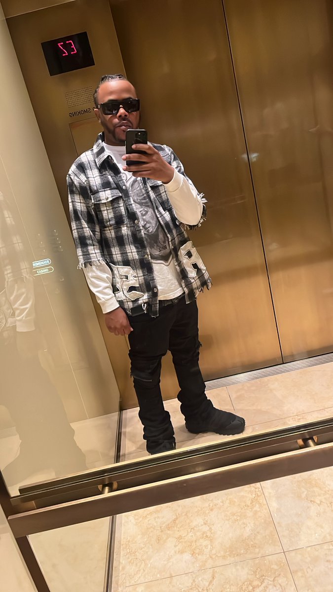 CautionGang_BO's tweet photo. I’m back yall teach me how to work this shit 😂😂😂 https://t.co/rYVBSqQUXw