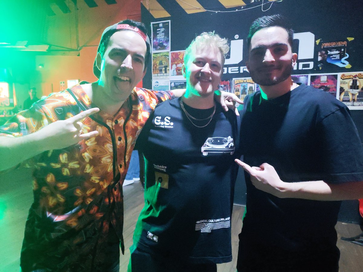 Simon Phoenix tweet media